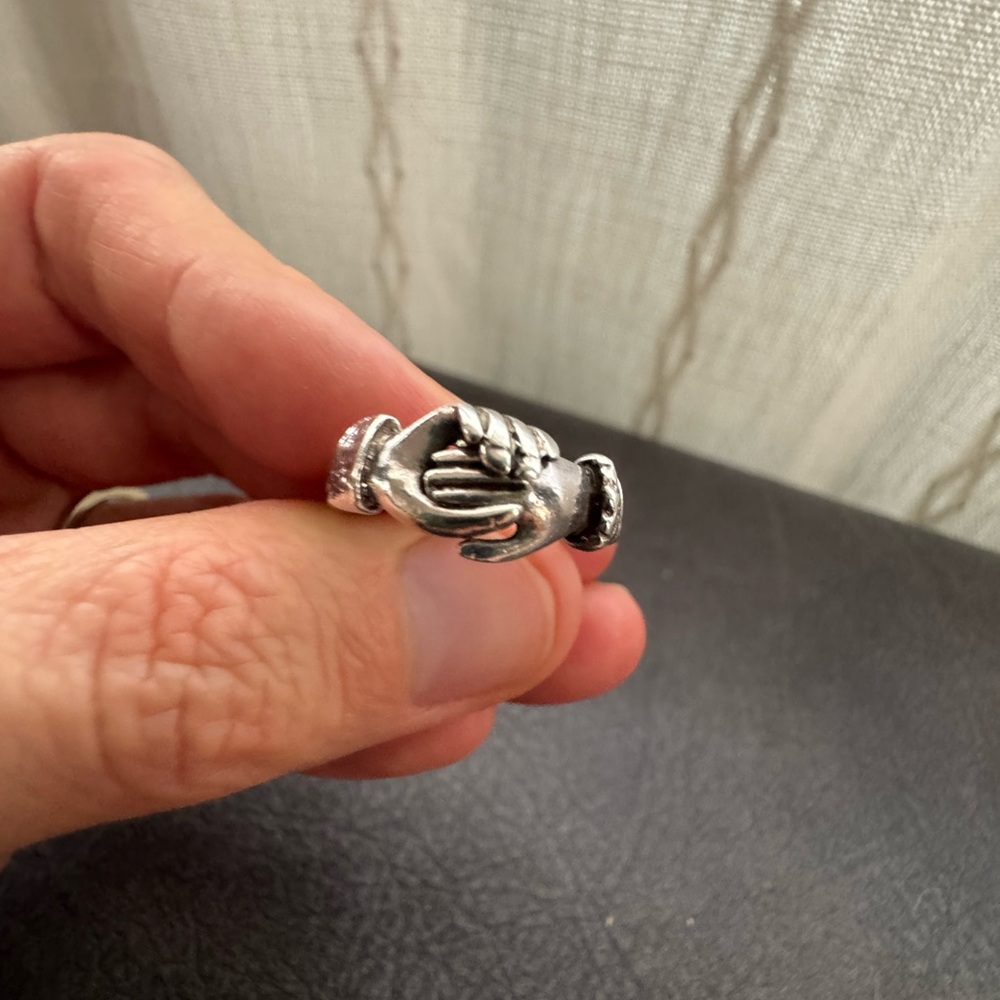 Vintage 1940s sterling silver gimmel clasped hands ring with hidden hear